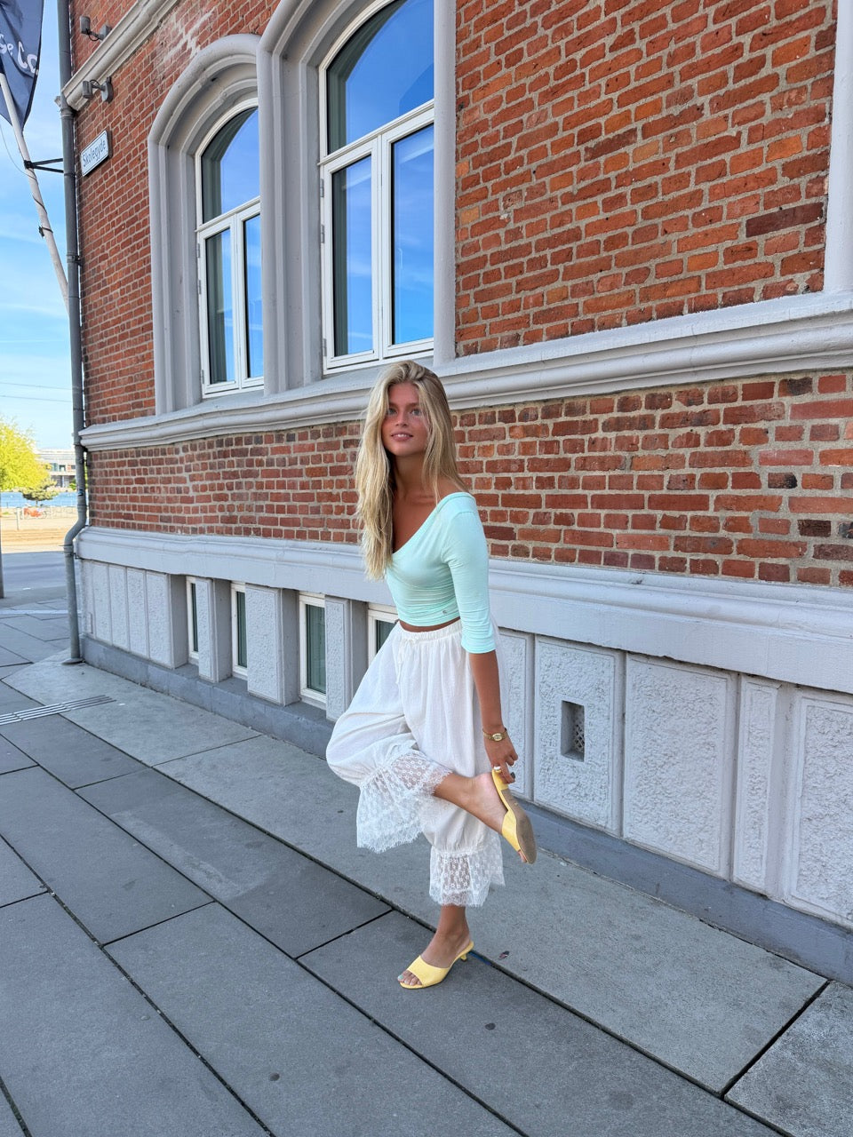 EDDA V-NECK 3/4 SLEEVE TOP IN AQUA
