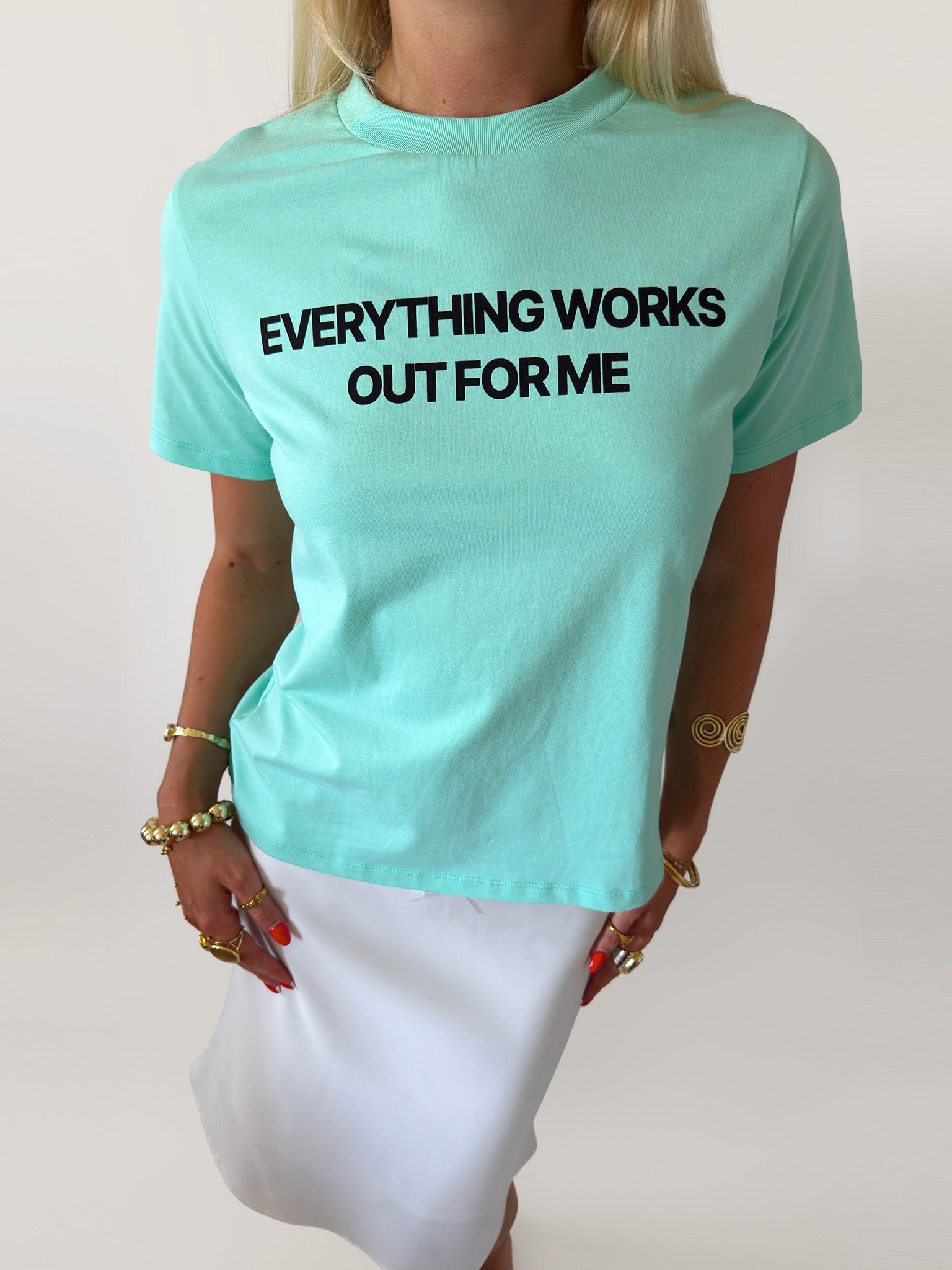 EVERYTHING WORKS OUT FOR ME GRAPHIC TEE - scandivv