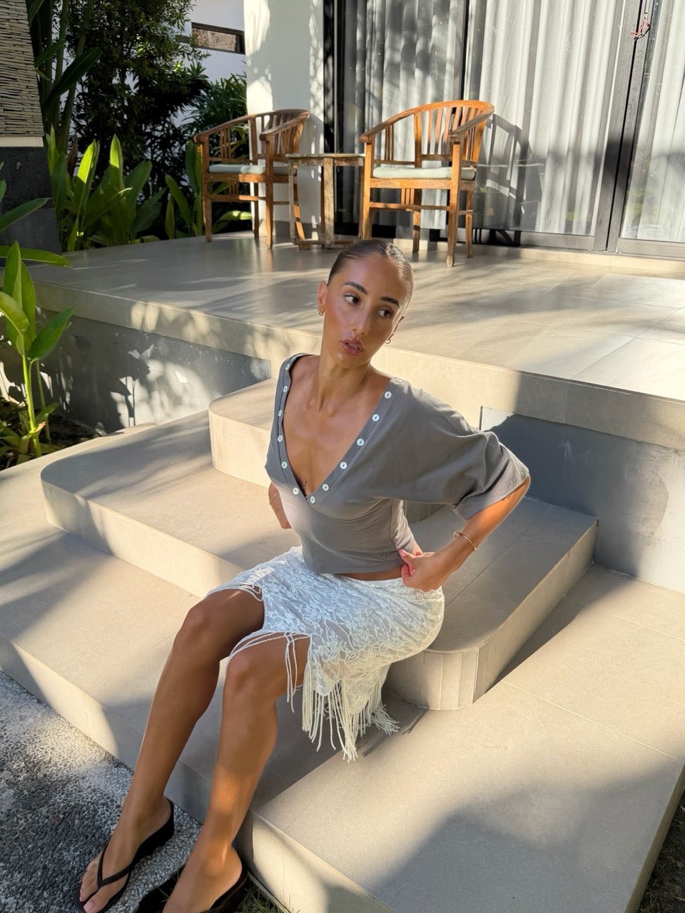 MAEVE SHELL BUTTONS V-NECK TOP IN SMOKE - scandivv