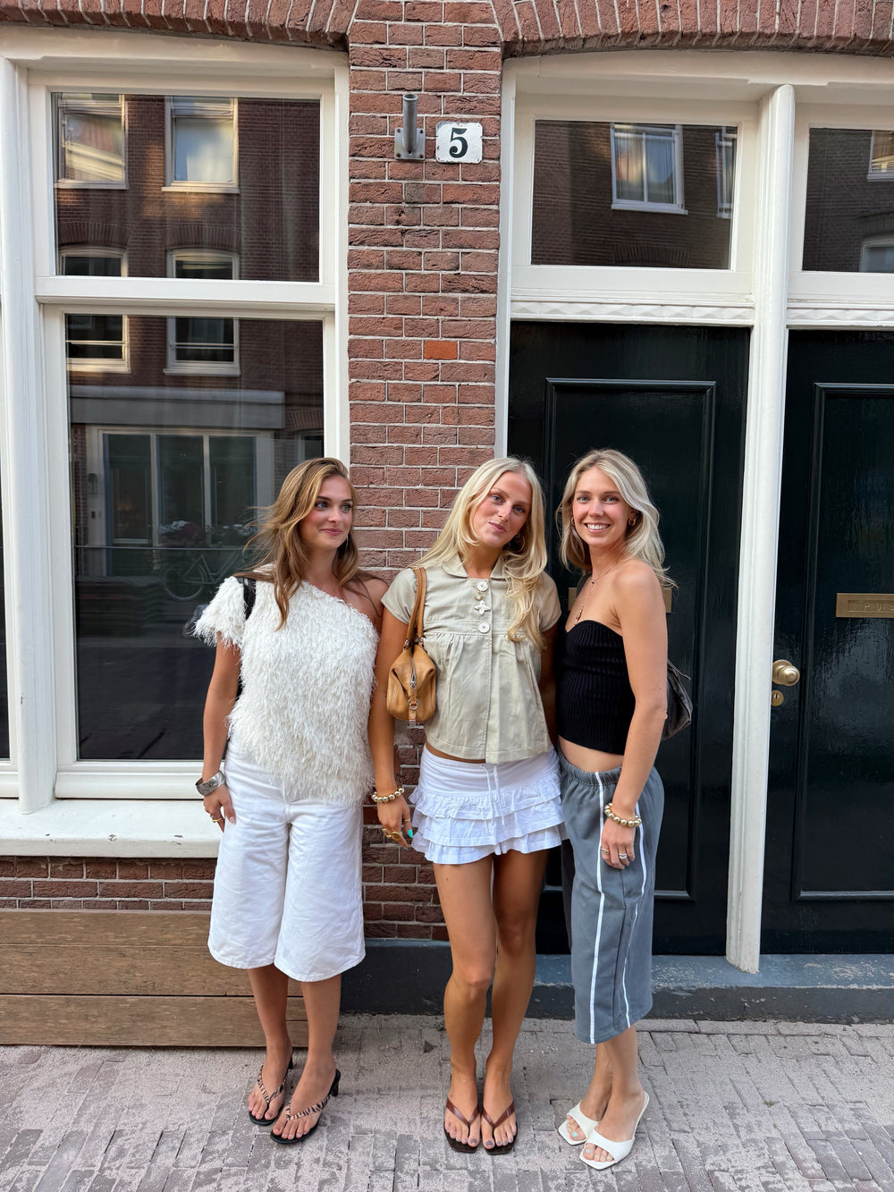 Robin together with friends