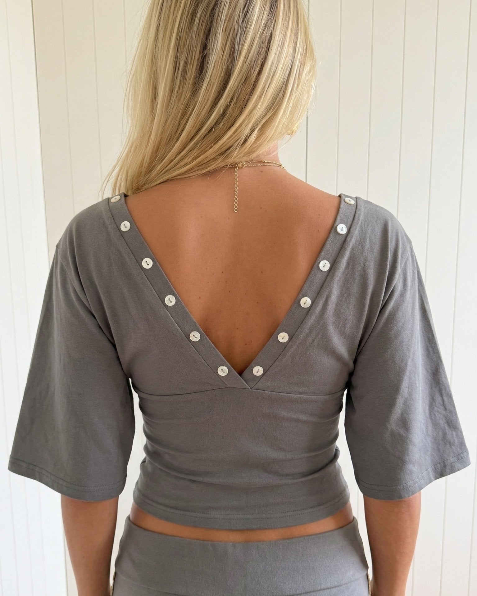 COMING SOON - MAEVE SHELL BUTTONS V - NECK TOP IN SMOKE - scandivv