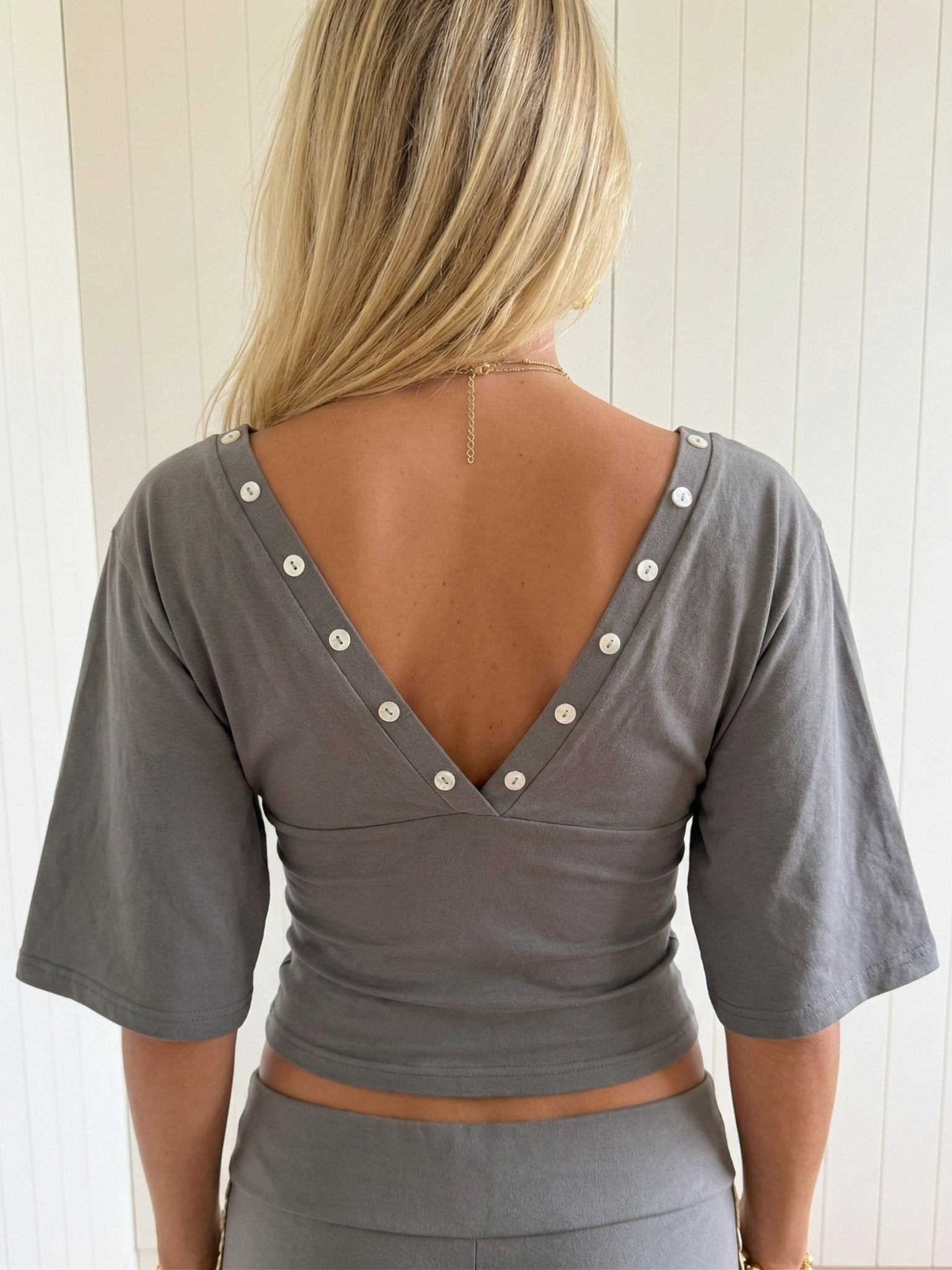 COMING SOON - MAEVE SHELL BUTTONS V - NECK TOP IN SMOKE - scandivv