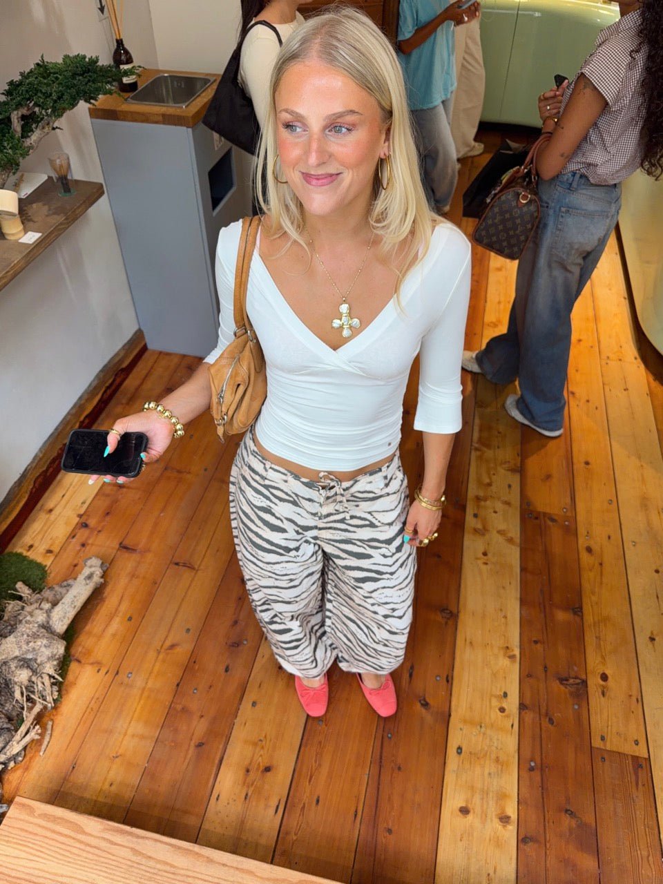 EDDA V-NECK 3/4 SLEEVE TOP IN WHITE - scandivv