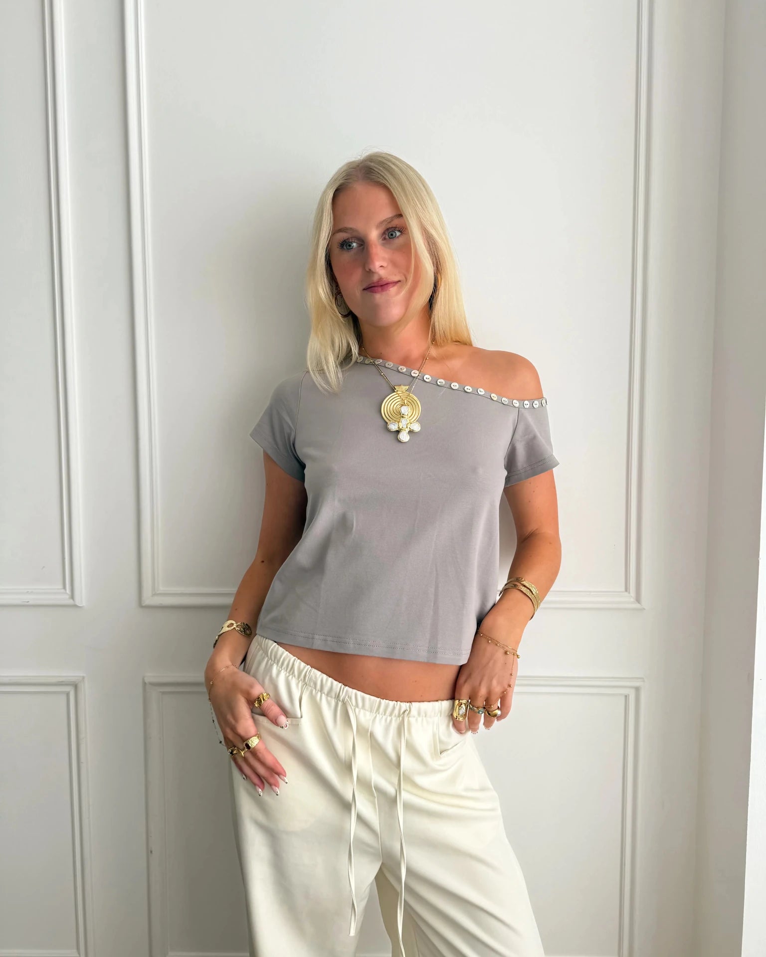 ADA TOP WITH SHELL BUTTONS IN GREY - scandivv