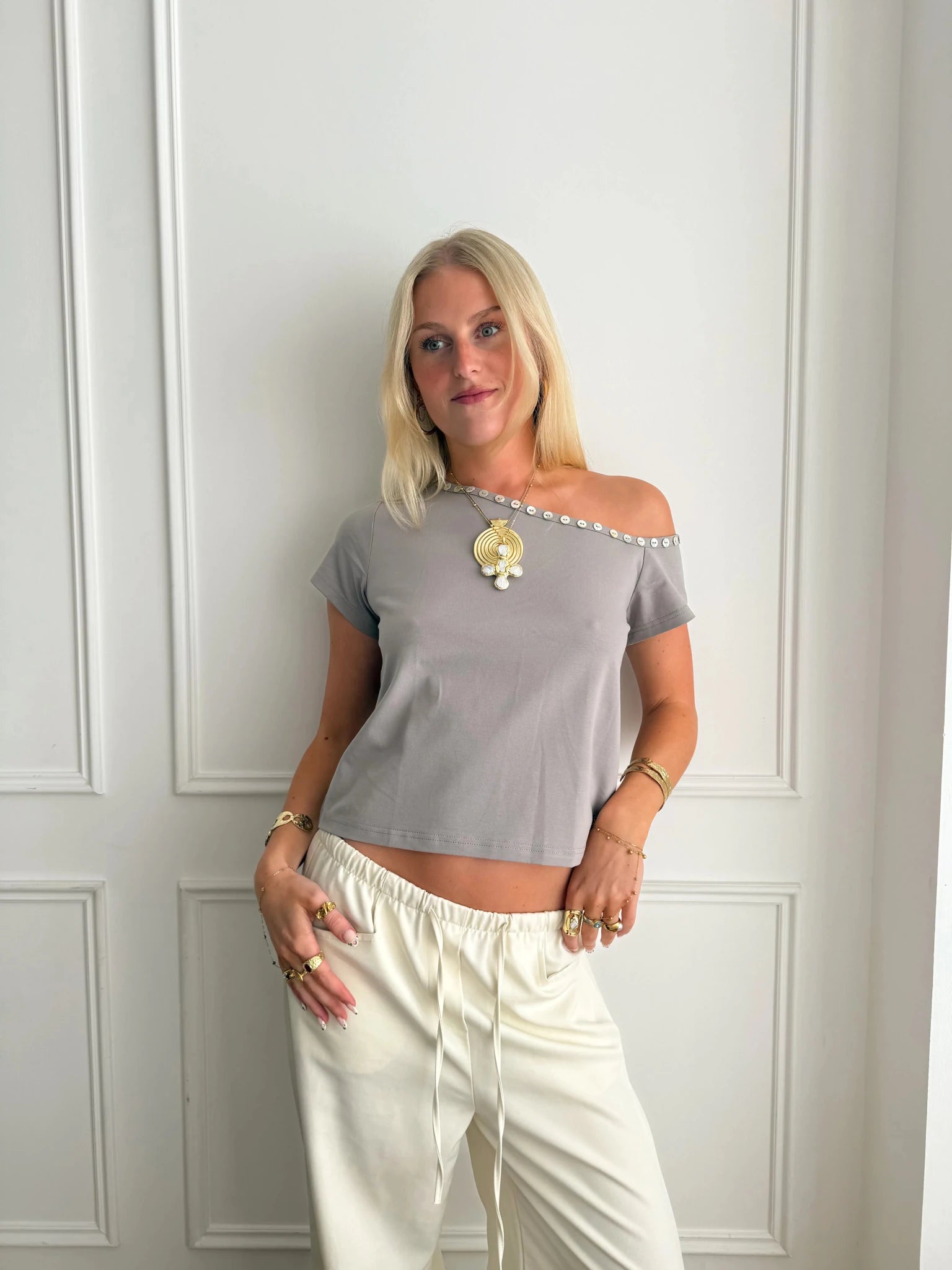 ADA TOP WITH SHELL BUTTONS IN GREY - scandivv