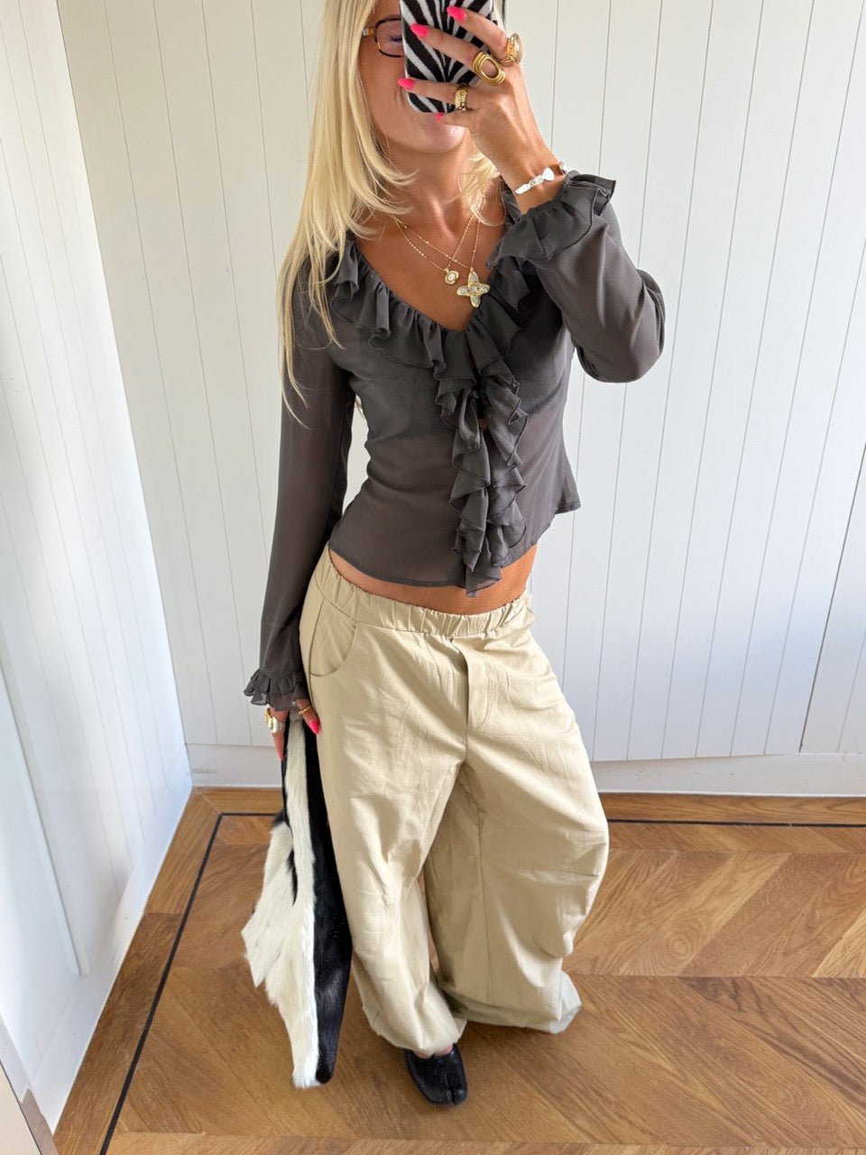 COMING SOON - ALMA RUFFLE BLOUSE IN GREY - scandivv