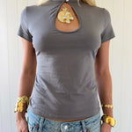 VILDE CUTOUT COLLAR TOP IN GREY - scandivv