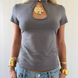 VILDE CUTOUT COLLAR TOP IN GREY - scandivv