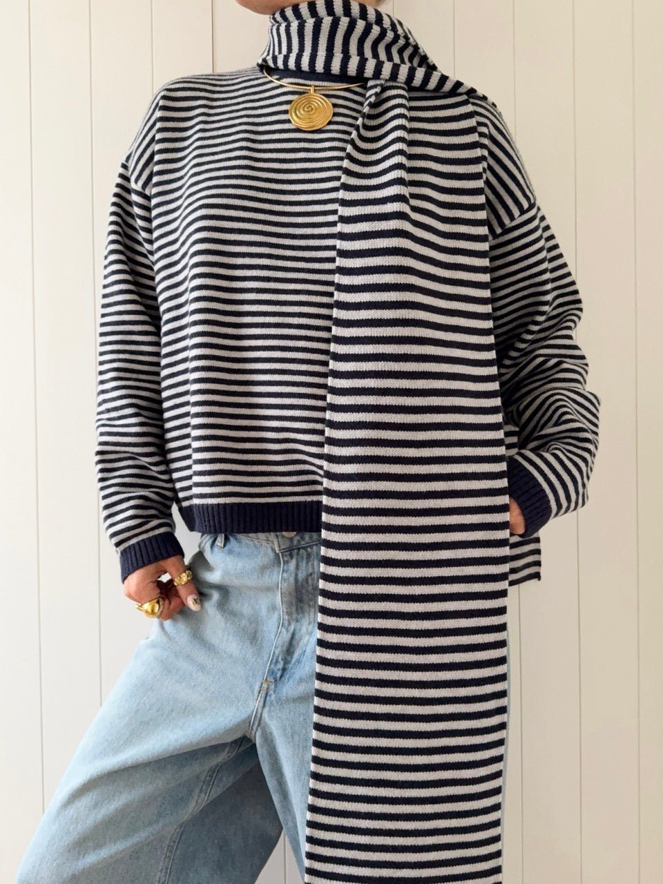 ALVA KNIT WITH SCARF IN NAVY AND GREY - scandivv