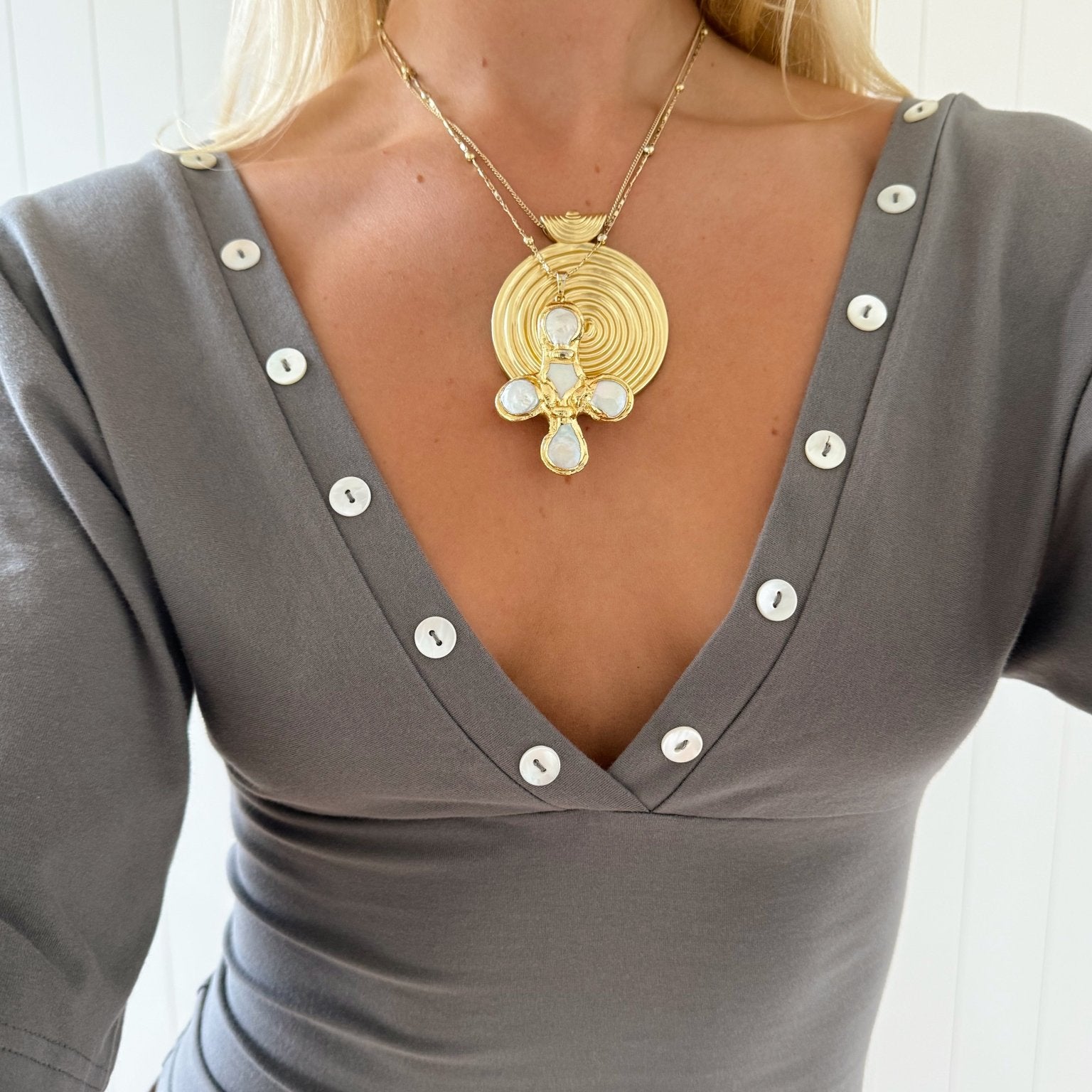 COMING SOON - MAEVE SHELL BUTTONS V - NECK TOP IN SMOKE - scandivv