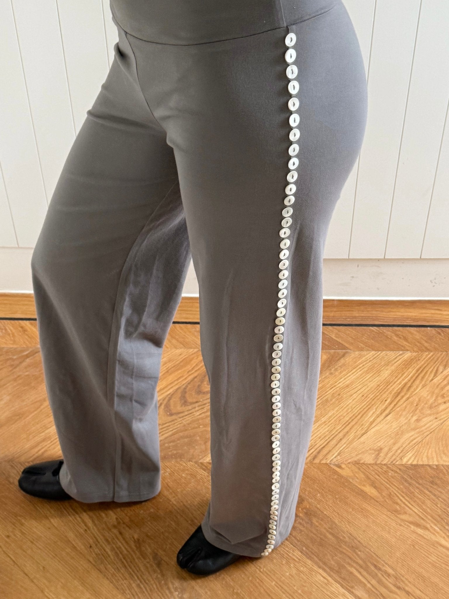 COMING SOON - MAEVE SHELL BUTTONS PANTS IN SMOKE - scandivv
