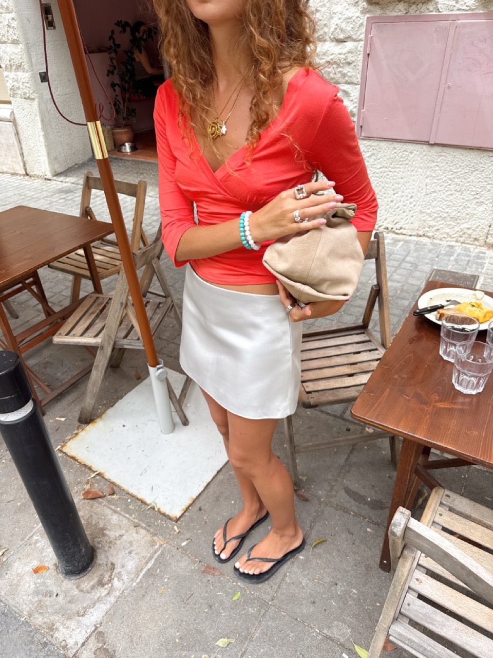 EDDA V-NECK 3/4 SLEEVE TOP IN CORAL RED - scandivv