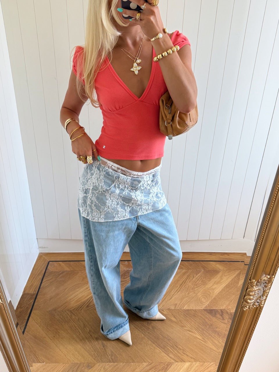 PREORDER - TILDE RUCHED SLEEVE V NECK TOP IN CORAL - scandivv