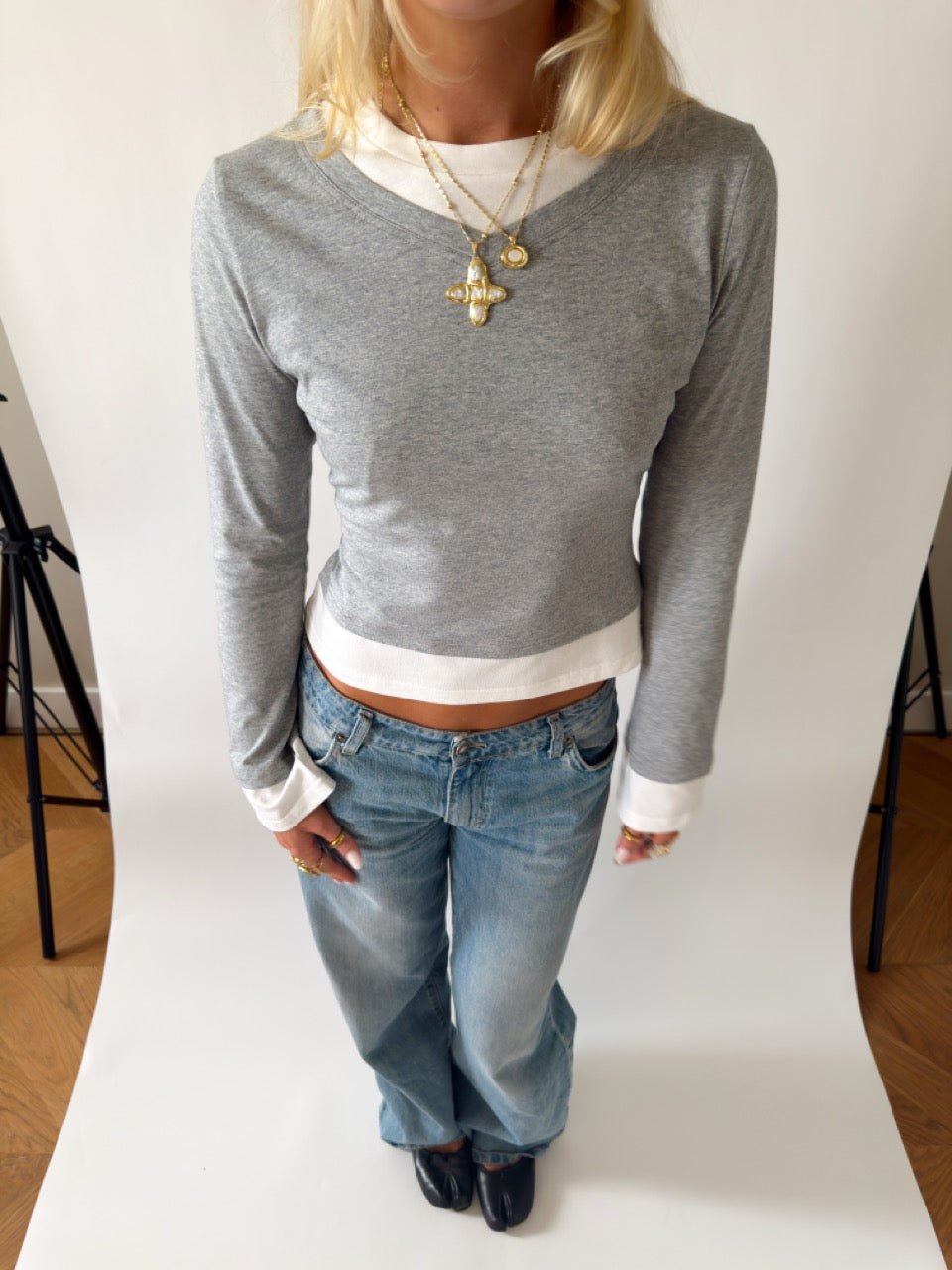 PREORDER - BILLIE LAYERED LONG SLEEVE TOP IN GREY/WHITE - scandivv