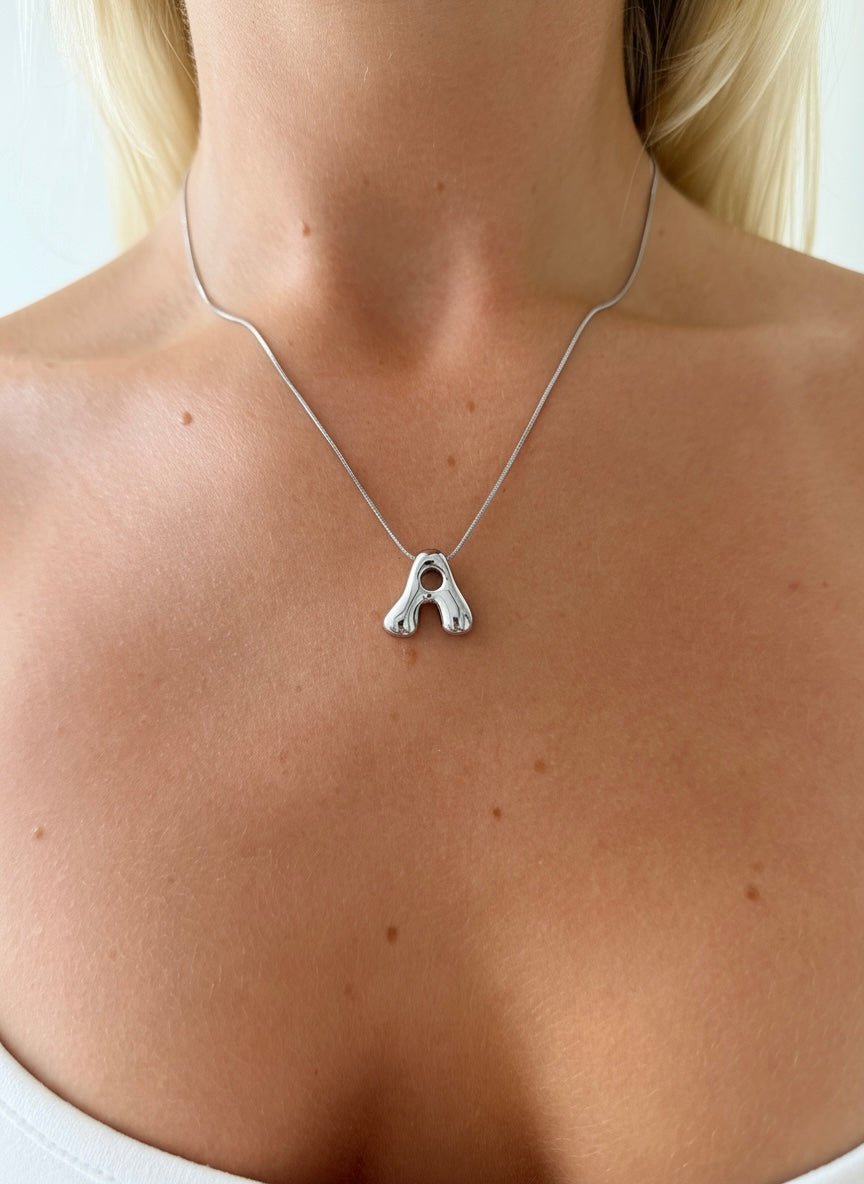 VIE INITIAL NECKLACE SILVER - scandivv